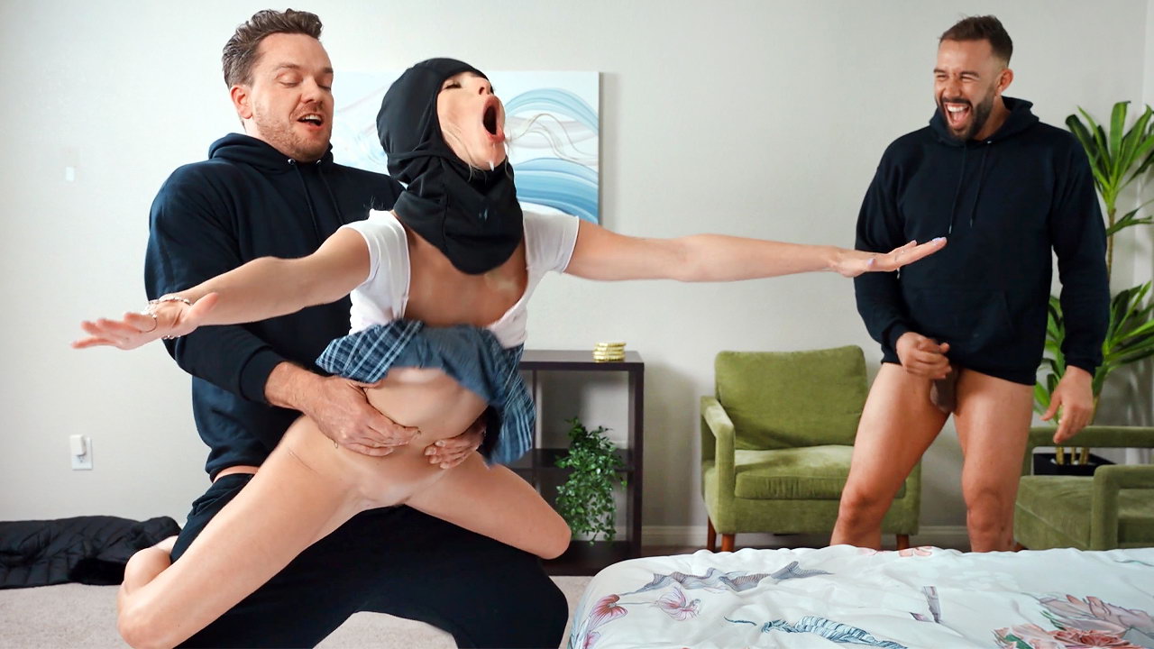 Brave tiny girl attacks two home invaders